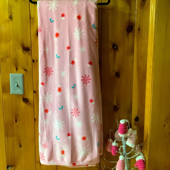 Cupcakes & Cashmere Candy & Snowflake Print Christmas Throw-60” x 70” - Picture 2 of 5